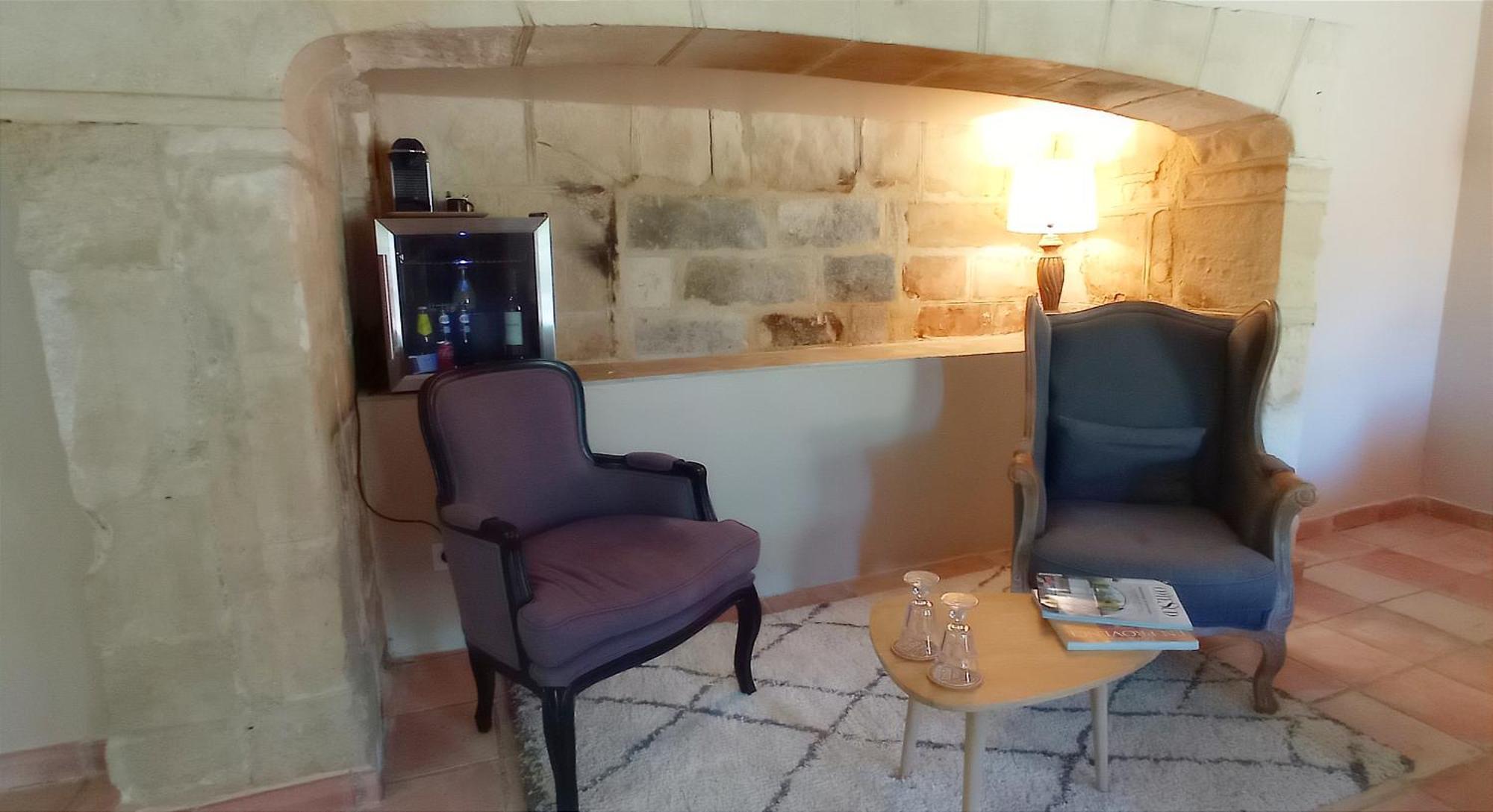 Le Mas Neuf 1752 Arles Zimmer foto